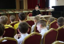 Протоиерей Александр Игнатов провел беседу с учениками школы пономарей при Рождественском храме