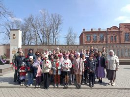 Воспитанники воскресной школы Михаило-Архангельского храма х. Трудобеликовского почтили память освободителей Славянска-на-Кубани