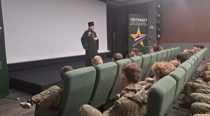 Священник 14-го Динского районного благочиния провел беседу с участниками сборов центра «Патриот»
