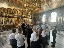 В храме Святой Троицы станицы Динской в рамках Дня православной книги состоялась встреча с учениками казачьего класса