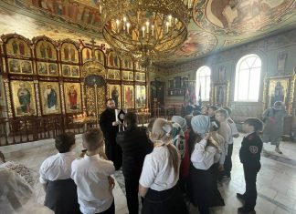 В храме Святой Троицы станицы Динской в рамках Дня православной книги состоялась встреча с учениками казачьего класса