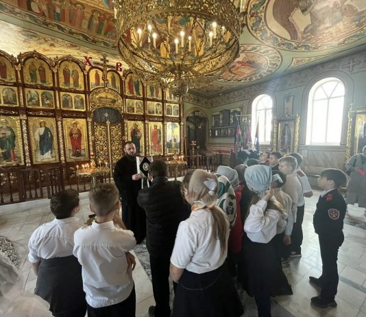 В храме Святой Троицы станицы Динской в рамках Дня православной книги состоялась встреча с учениками казачьего класса