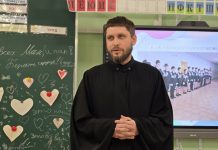 Диакон Александр Давиденко встретился с родителями учеников казачьего класса