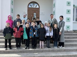 Храм Святой Троицы станицы Динской посетили казачата школы № 1 им. А. Туркина