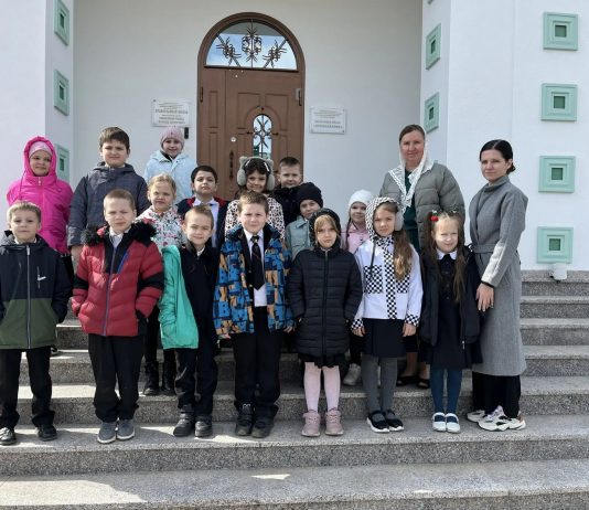 Храм Святой Троицы станицы Динской посетили казачата школы № 1 им. А. Туркина