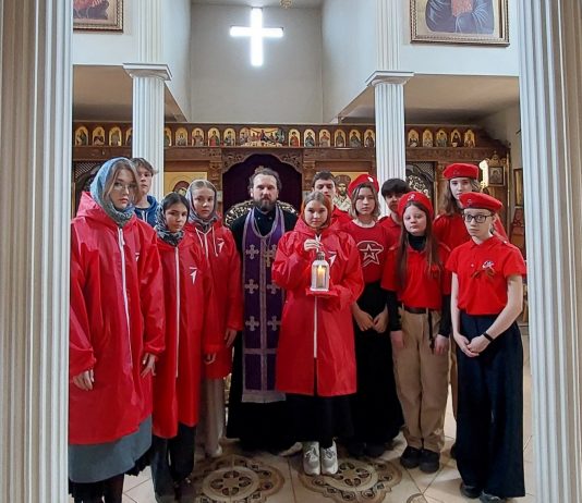 В храме Иоанна Крестителя состоялась передача Свечи памяти в рамках эстафеты «От храма к храму, от сердца к сердцу»