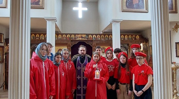 В храме Иоанна Крестителя состоялась передача Свечи памяти в рамках эстафеты «От храма к храму, от сердца к сердцу»