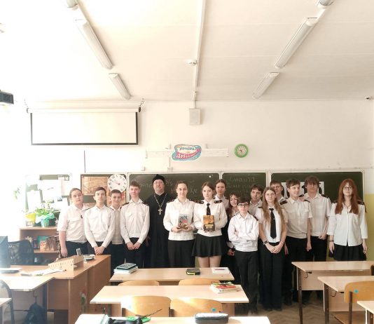 Протоиерей Роман Андропов встретился с учениками казачьего класса