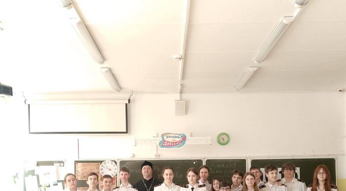 Протоиерей Роман Андропов встретился с учениками казачьего класса