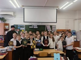 Иерей Елисей Андреев провёл беседу с учениками казачьего класса