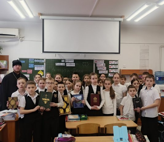 Иерей Елисей Андреев провёл беседу с учениками казачьего класса