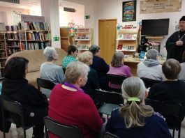 Протоиерей Роман Андропов посетил библиотеку имени А. И. Герцена и встретился с работниками и читателями