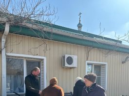 В храме преподобного Илии Муромского прошла благотворительная акция по раздаче вещей нуждающимся