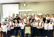 Протоиерей Константин Родичев провел встречу с учениками школы № 16