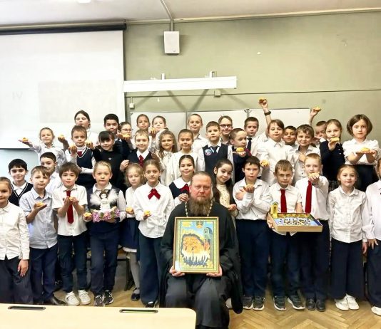 Протоиерей Константин Родичев провел встречу с учениками школы № 16