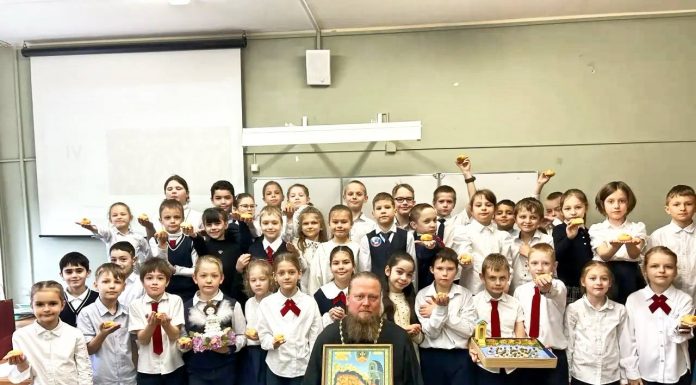 Протоиерей Константин Родичев провел встречу с учениками школы № 16