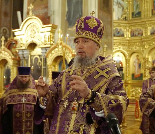 В канун Крестопоклонной Недели митрополит Василий совершил Всенощное бдение в Свято-Екатерининском кафедральном соборе