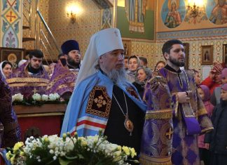 Митрополит Василий совершил чин освящения храма великомученика Трифона в селе Красносельском и Божественную литургию