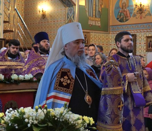 Митрополит Василий совершил чин освящения храма великомученика Трифона в селе Красносельском и Божественную литургию