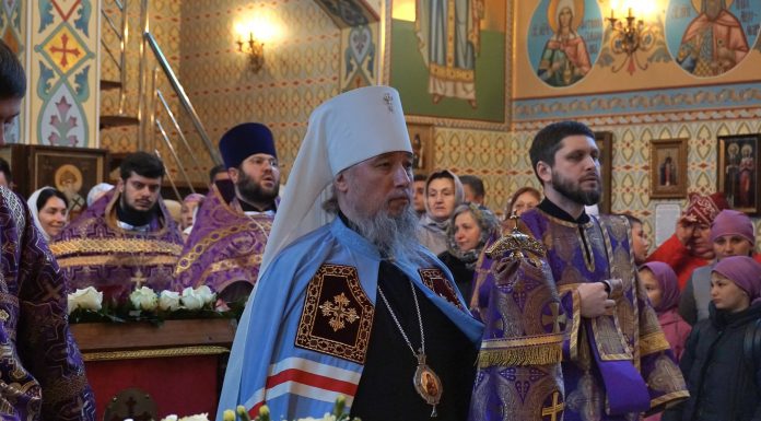 Митрополит Василий совершил чин освящения храма великомученика Трифона в селе Красносельском и Божественную литургию