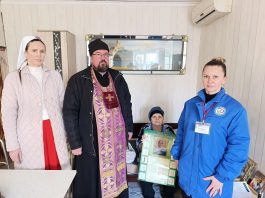 Протоиерей Сергий Покорук вместе с сестрами милосердия посетил пожилых людей