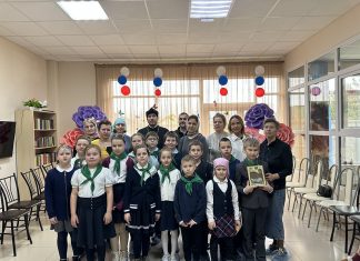 Воспитанники православного семейного центра посетили дом престарелых