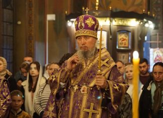 В канун Недели Иоанна Лествичника митрополит Василий совершил Всенощное бдение в Свято-Троицком соборе города Краснодара