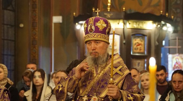 В канун Недели Иоанна Лествичника митрополит Василий совершил Всенощное бдение в Свято-Троицком соборе города Краснодара