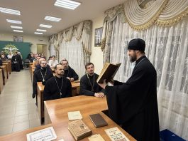 В храме Святого Духа состоялась выставка редких и старинных изданий из фонда Екатеринодарской духовной семинарии