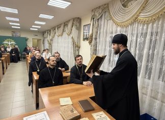 В храме Святого Духа состоялась выставка редких и старинных изданий из фонда Екатеринодарской духовной семинарии