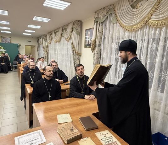 В храме Святого Духа состоялась выставка редких и старинных изданий из фонда Екатеринодарской духовной семинарии