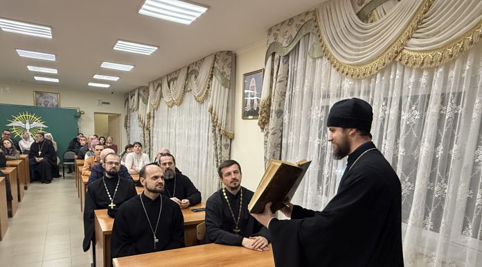 В храме Святого Духа состоялась выставка редких и старинных изданий из фонда Екатеринодарской духовной семинарии