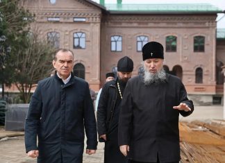 Екатеринодарскую духовную семинарию посетили митрополит Екатеринодарский и Кубанский Василий и Вениамин Иванович Кондратьев