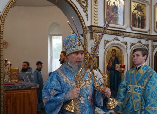 Митрополит Василий совершил Божественную литургию в Свято-Георгиевском храме станицы Азовской