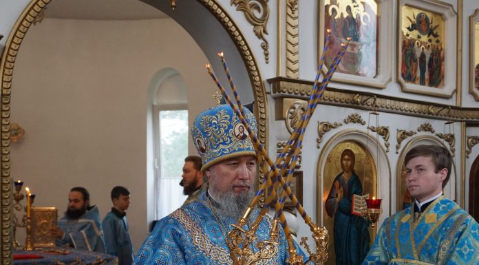 Митрополит Василий совершил Божественную литургию в Свято-Георгиевском храме станицы Азовской