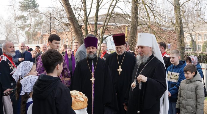 Митрополит Василий совершил Божественную литургию в строящемся Свято-Никольском храме станицы Марьянской