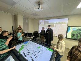Благочинный протоиерей Иоанн Лапко провёл экскурсию для юных гостей из Тбилисского района