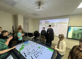 Благочинный протоиерей Иоанн Лапко провёл экскурсию для юных гостей из Тбилисского района