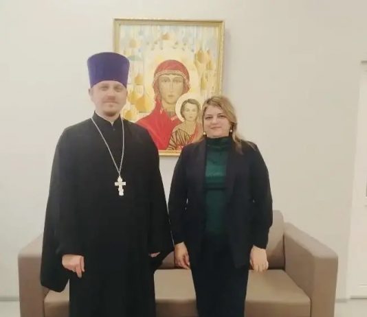 Иерей Иоанн Усачёв провел встречу с с директором лицея № 27 города Краснодара