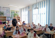 Протоиерей Трофим Щербаков провел в школах тематические уроки, посвященные Дню православной книги