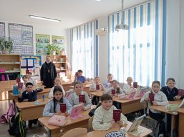 Протоиерей Трофим Щербаков провел в школах тематические уроки, посвященные Дню православной книги