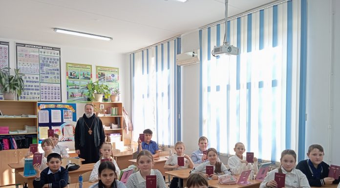 Протоиерей Трофим Щербаков провел в школах тематические уроки, посвященные Дню православной книги