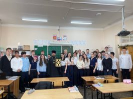 Иерей Андрей Овчинкин рассказал ученикам школы № 14 о Дне православной книги