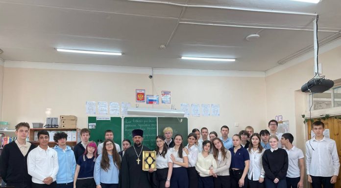 Иерей Андрей Овчинкин рассказал ученикам школы № 14 о Дне православной книги