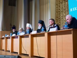 Митрополит Василий принял участие в работе ХХ Благовещенского педагогического форума