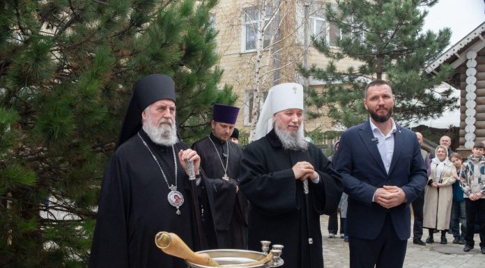 Митрополит Василий принял участие в передаче и освящении нового «Автобуса милосердия»