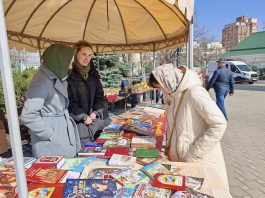 В храме Святого Духа прошла книжная ярмарка, посвященная Дню православной книги