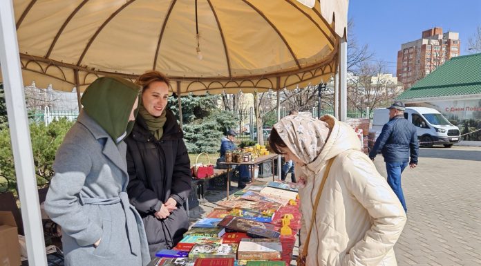 В храме Святого Духа прошла книжная ярмарка, посвященная Дню православной книги