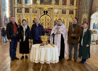 Представители казачьих коллективов «Казачий Православный ансамбль» и «Казачий Сувенир» посетили Свято-Троцкий собор