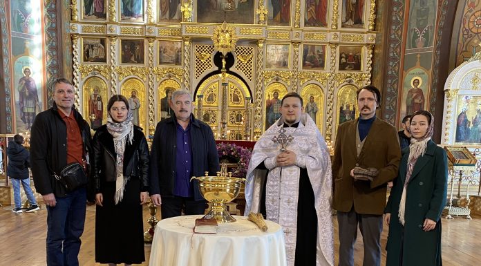 Представители казачьих коллективов «Казачий Православный ансамбль» и «Казачий Сувенир» посетили Свято-Троцкий собор